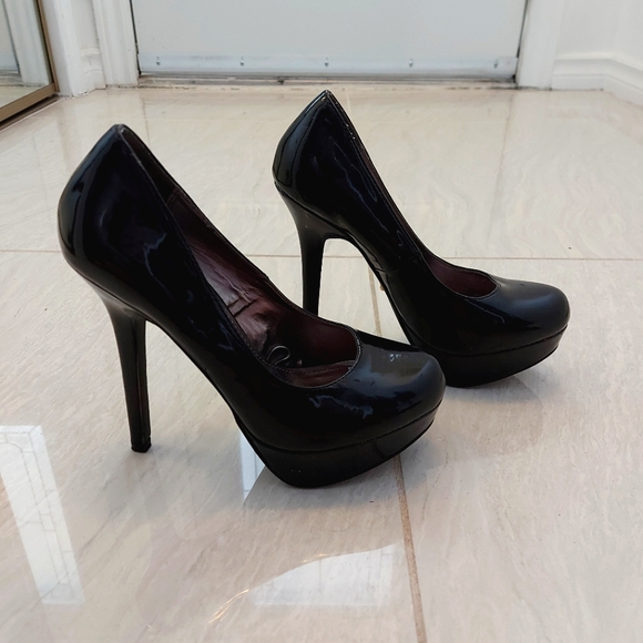 F21 Black Patent Platform Heels - Picture 1 of 7